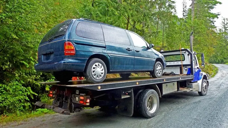 Mississauga flatbed towing a cargo van