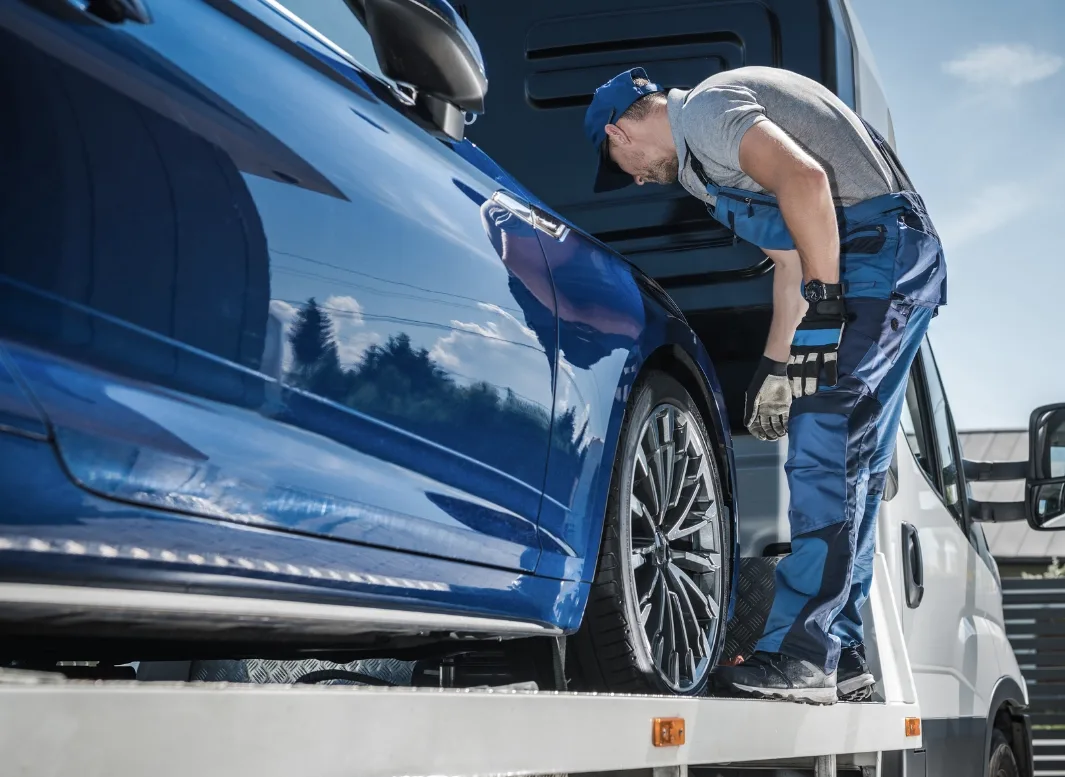 Mississauga local tow truck loading vehicle